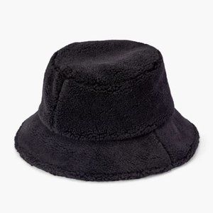 Black faux fur bucket hat